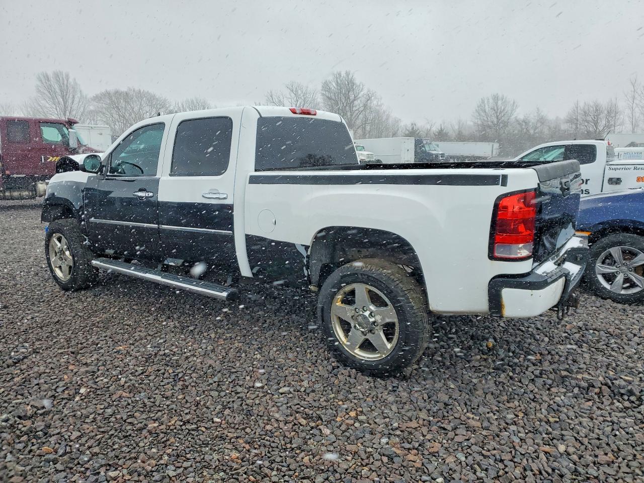 2012 GMC SIERRA K2500 DENALI photo 3