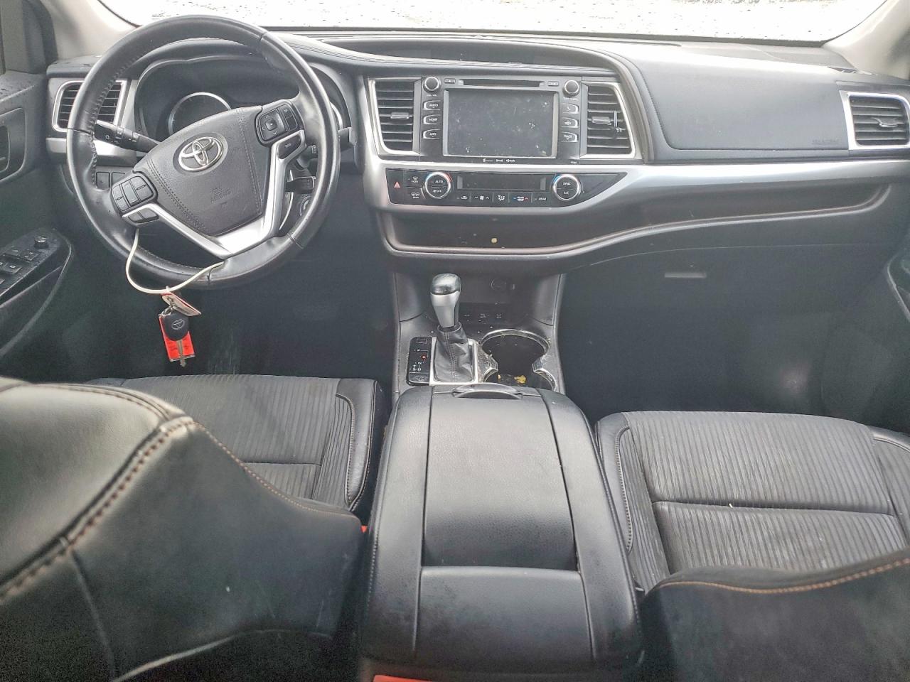 2016 TOYOTA HIGHLANDER LE PLUS photo 15