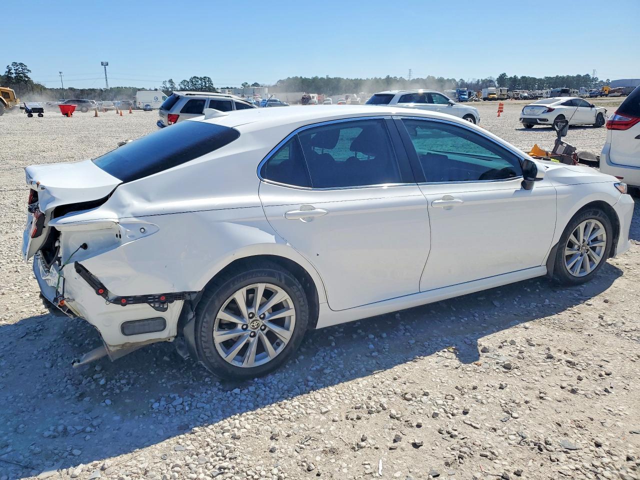 2021 TOYOTA CAMRY LE photo 5