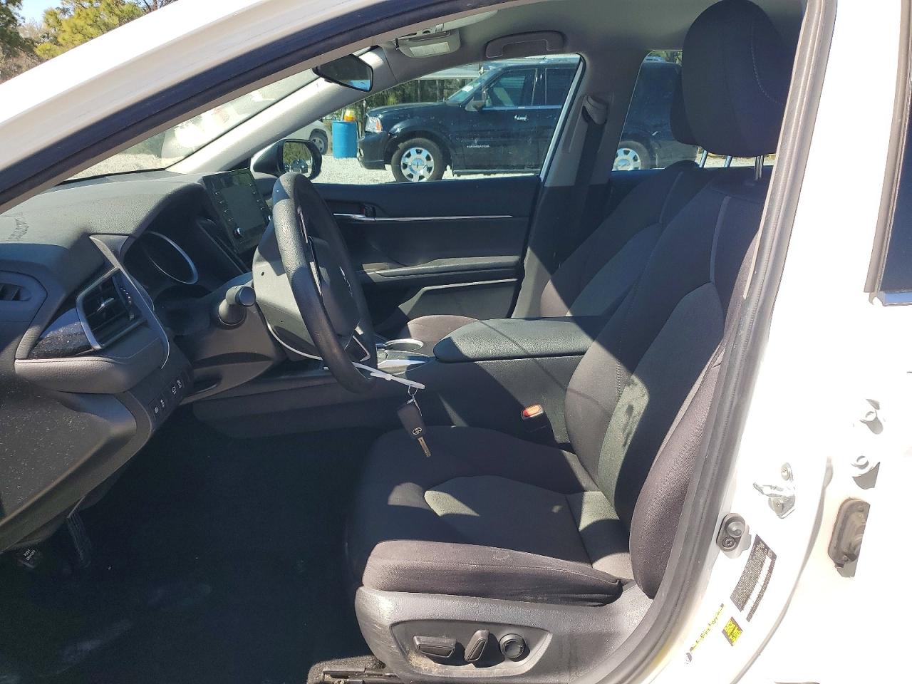2021 TOYOTA CAMRY LE photo 13