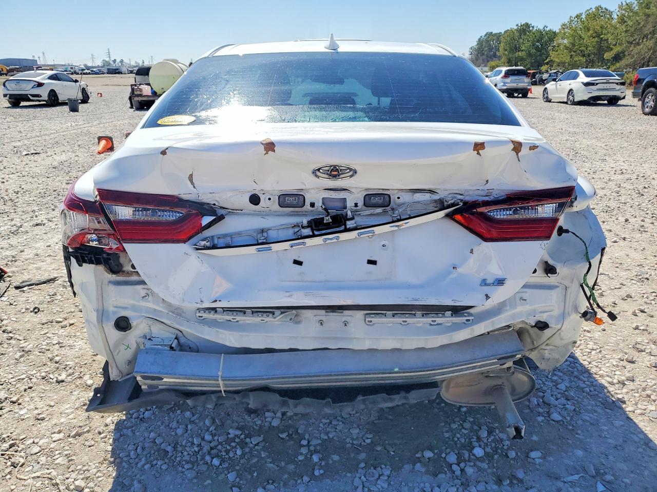 2021 TOYOTA CAMRY LE photo 11