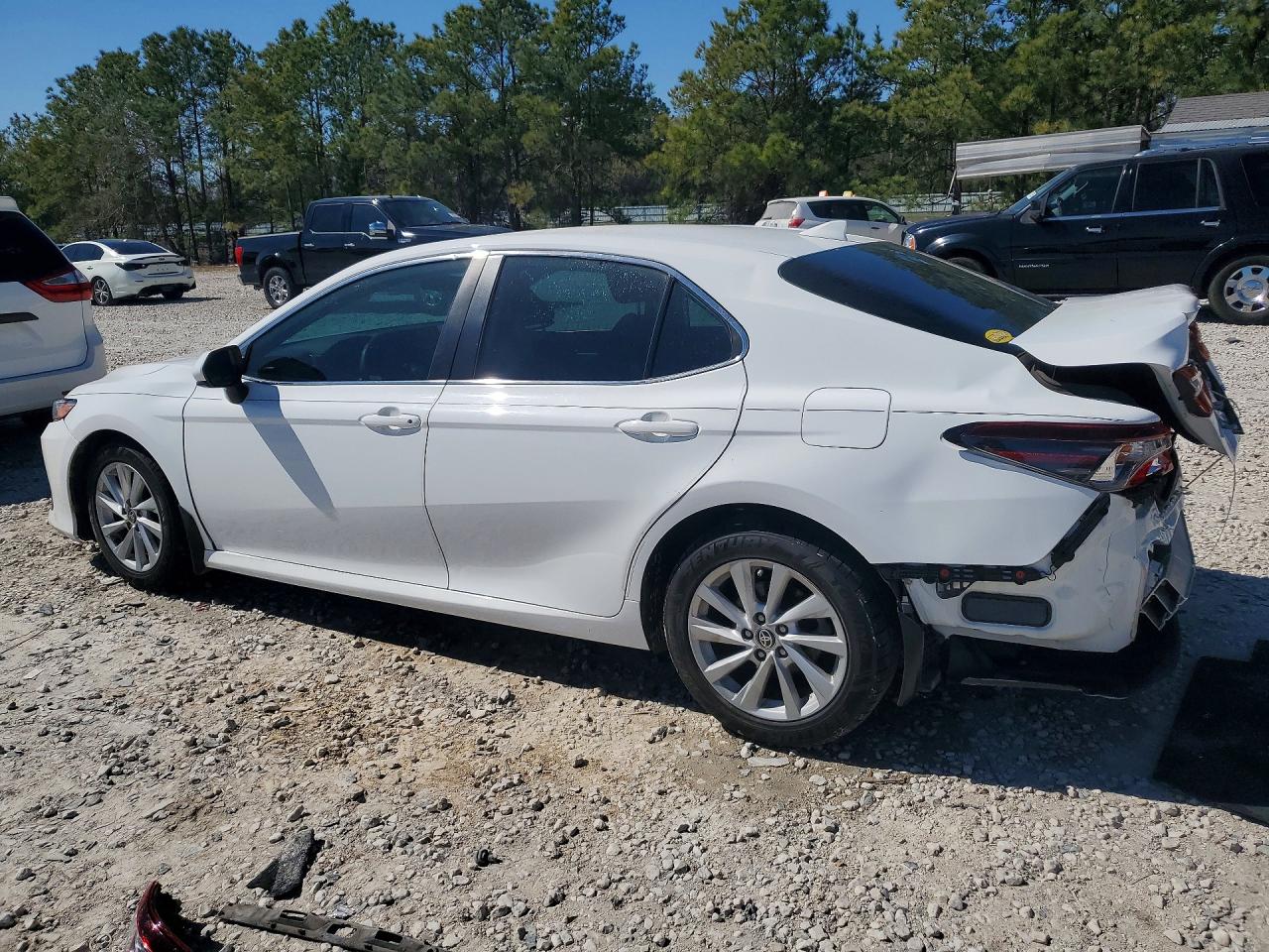 2021 TOYOTA CAMRY LE photo 3