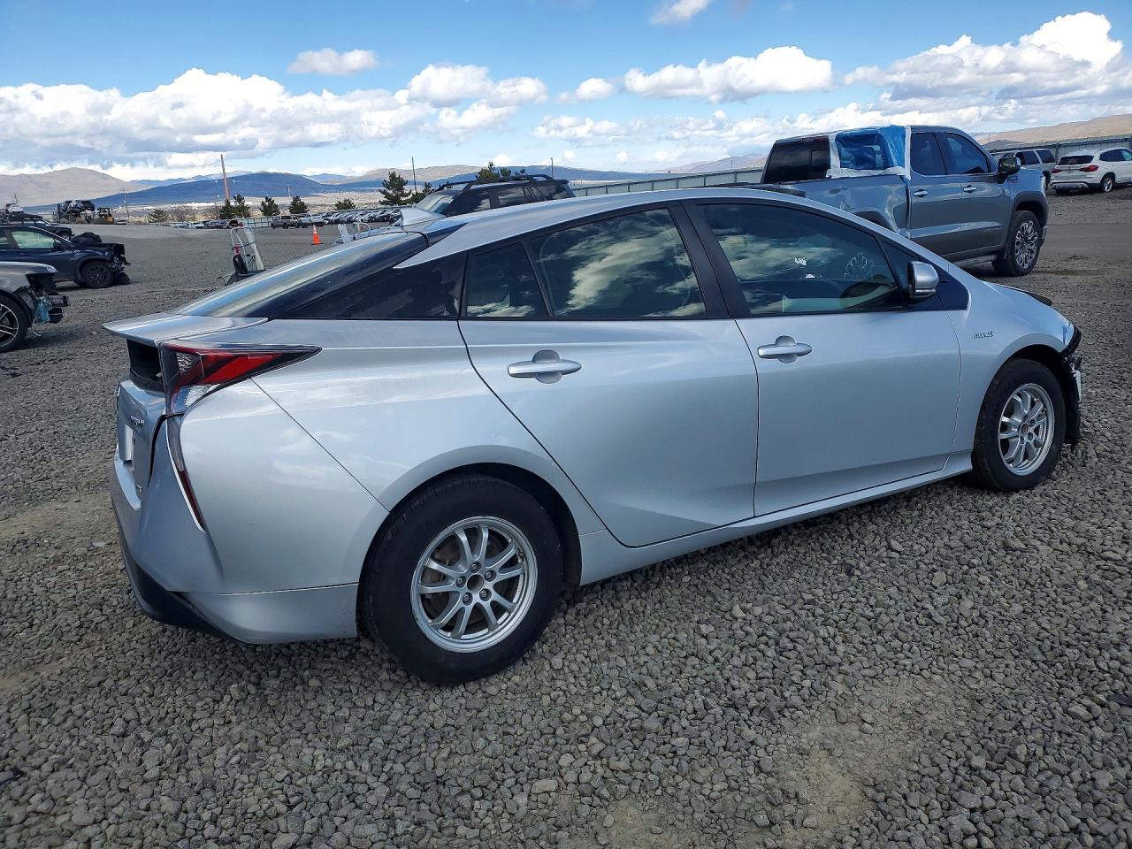 2017 TOYOTA PRIUS TWO ECO photo 5