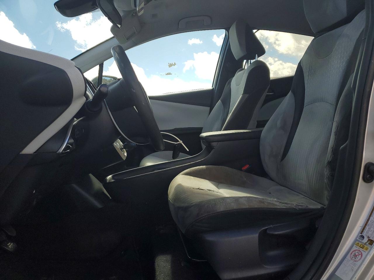 2017 TOYOTA PRIUS TWO ECO photo 13