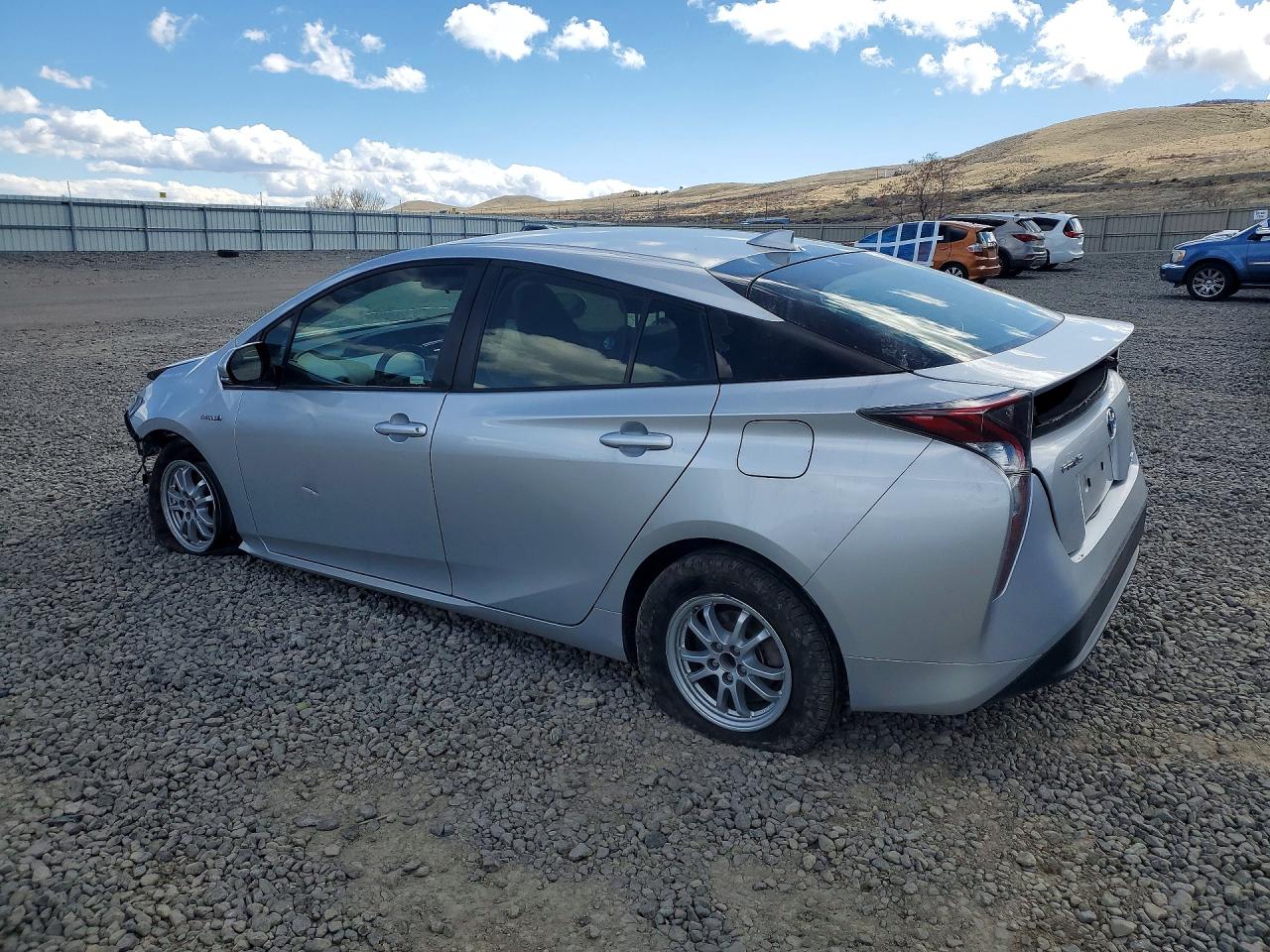2017 TOYOTA PRIUS TWO ECO photo 3