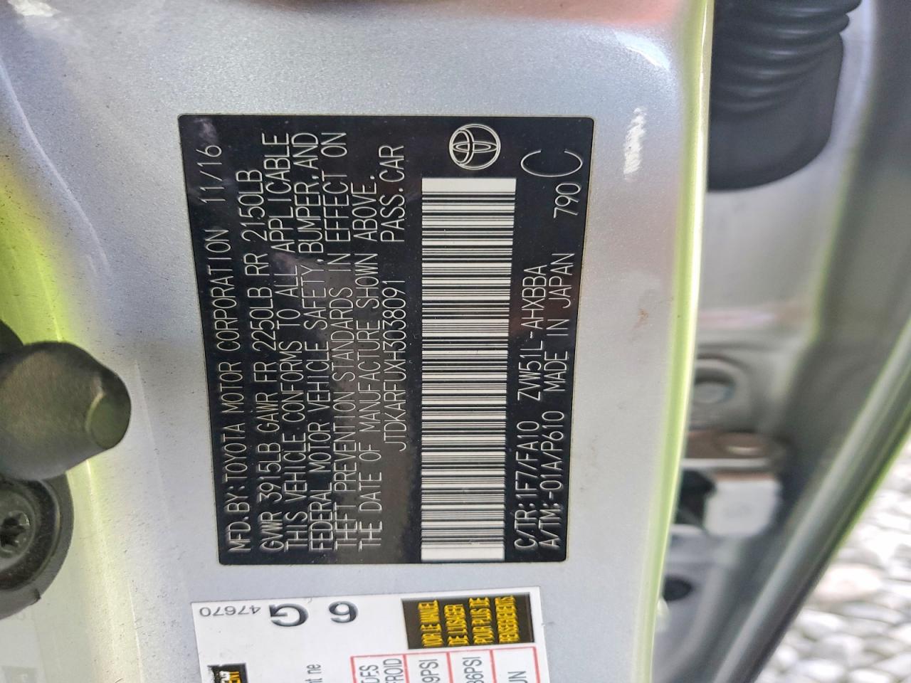 2017 TOYOTA PRIUS TWO ECO photo 25