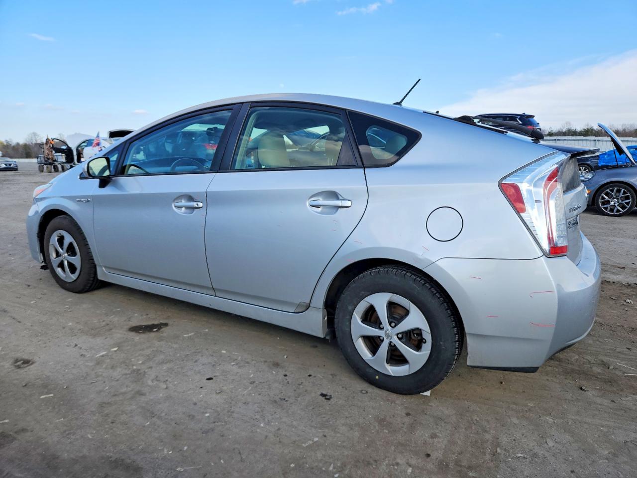 2013 TOYOTA PRIUS photo 3