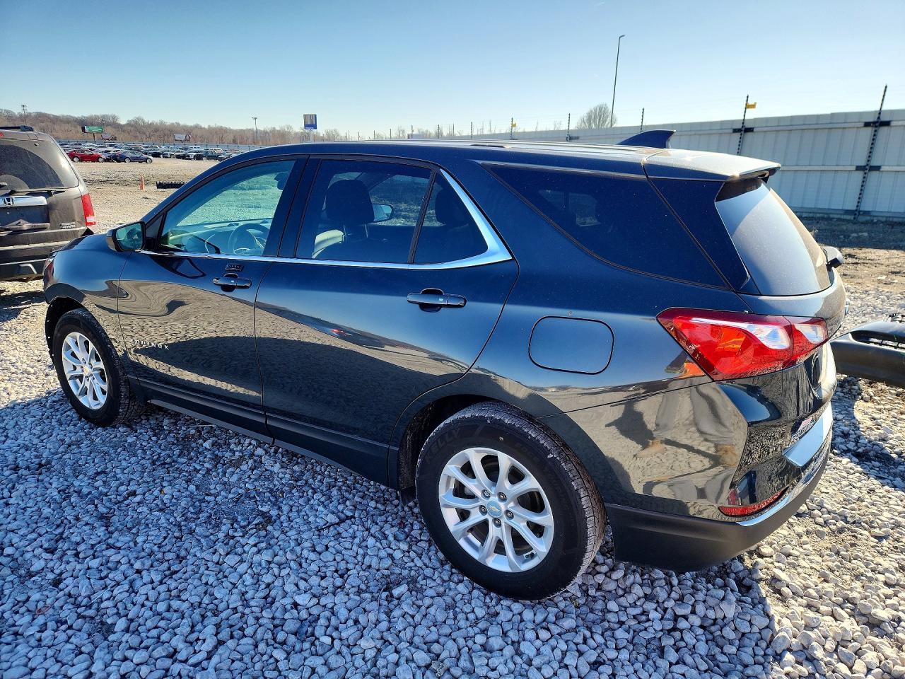 2018 CHEVROLET EQUINOX LT photo 2