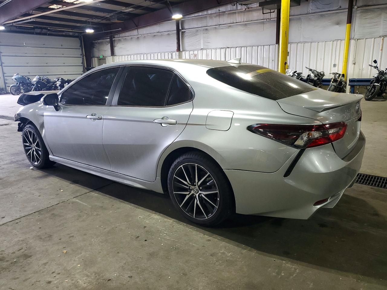 2021 TOYOTA CAMRY SE photo 2