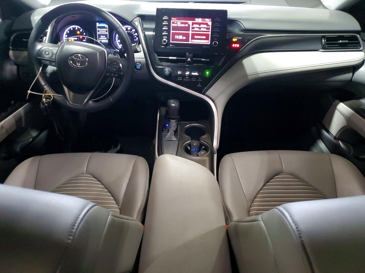 2021 TOYOTA CAMRY SE photo 8