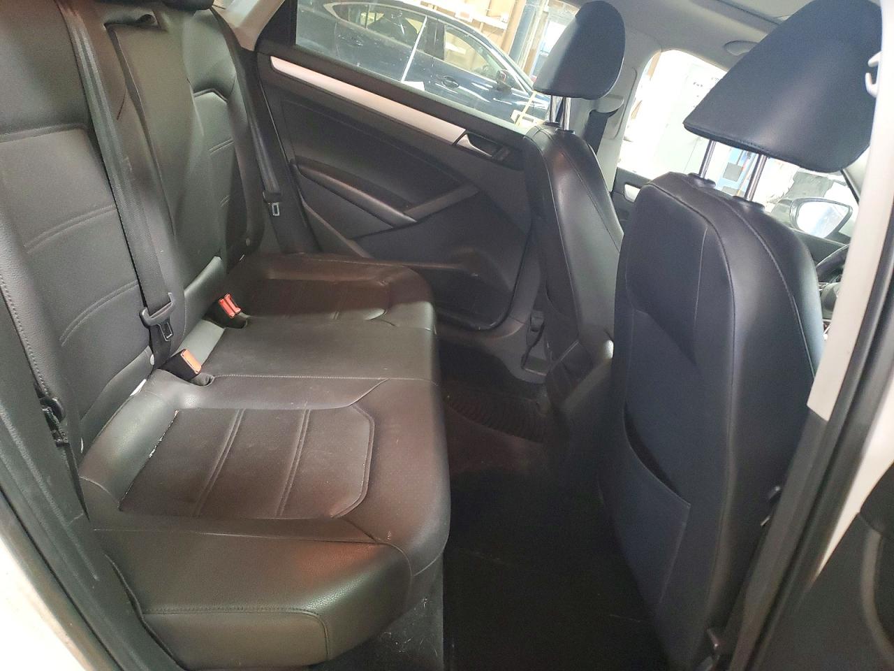 2012 VOLKSWAGEN PASSAT SE photo 10