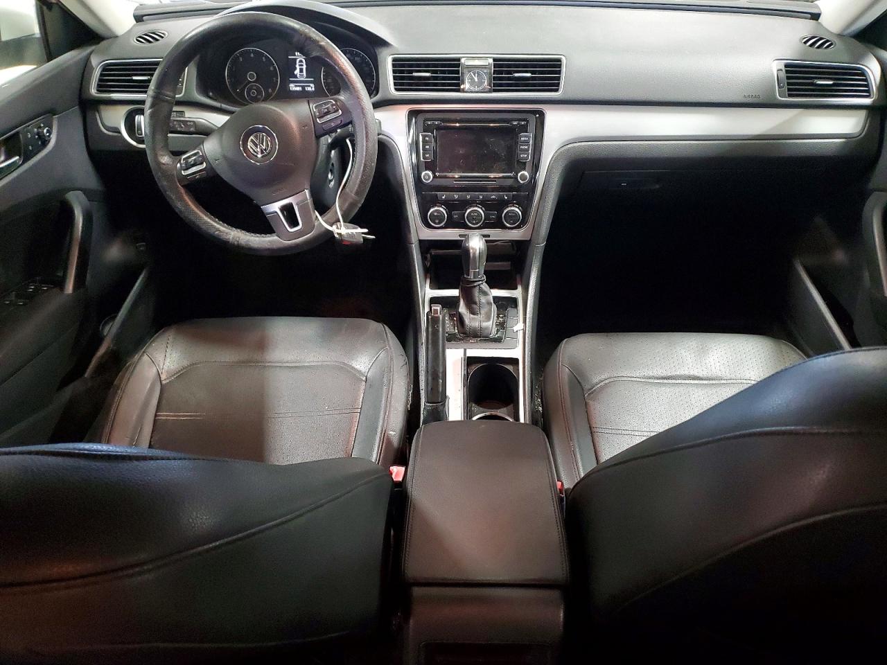 2012 VOLKSWAGEN PASSAT SE photo 8