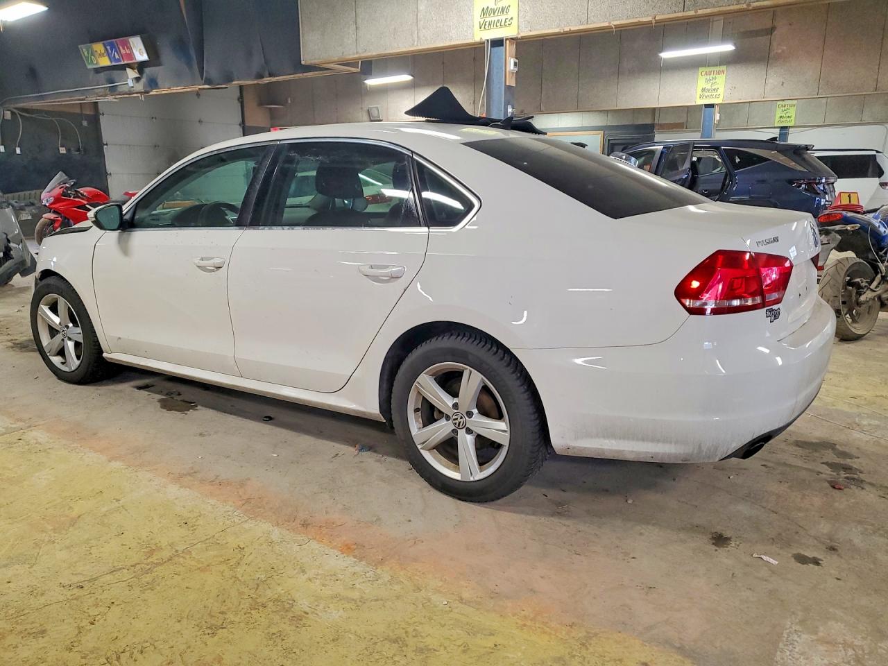 2012 VOLKSWAGEN PASSAT SE photo 2