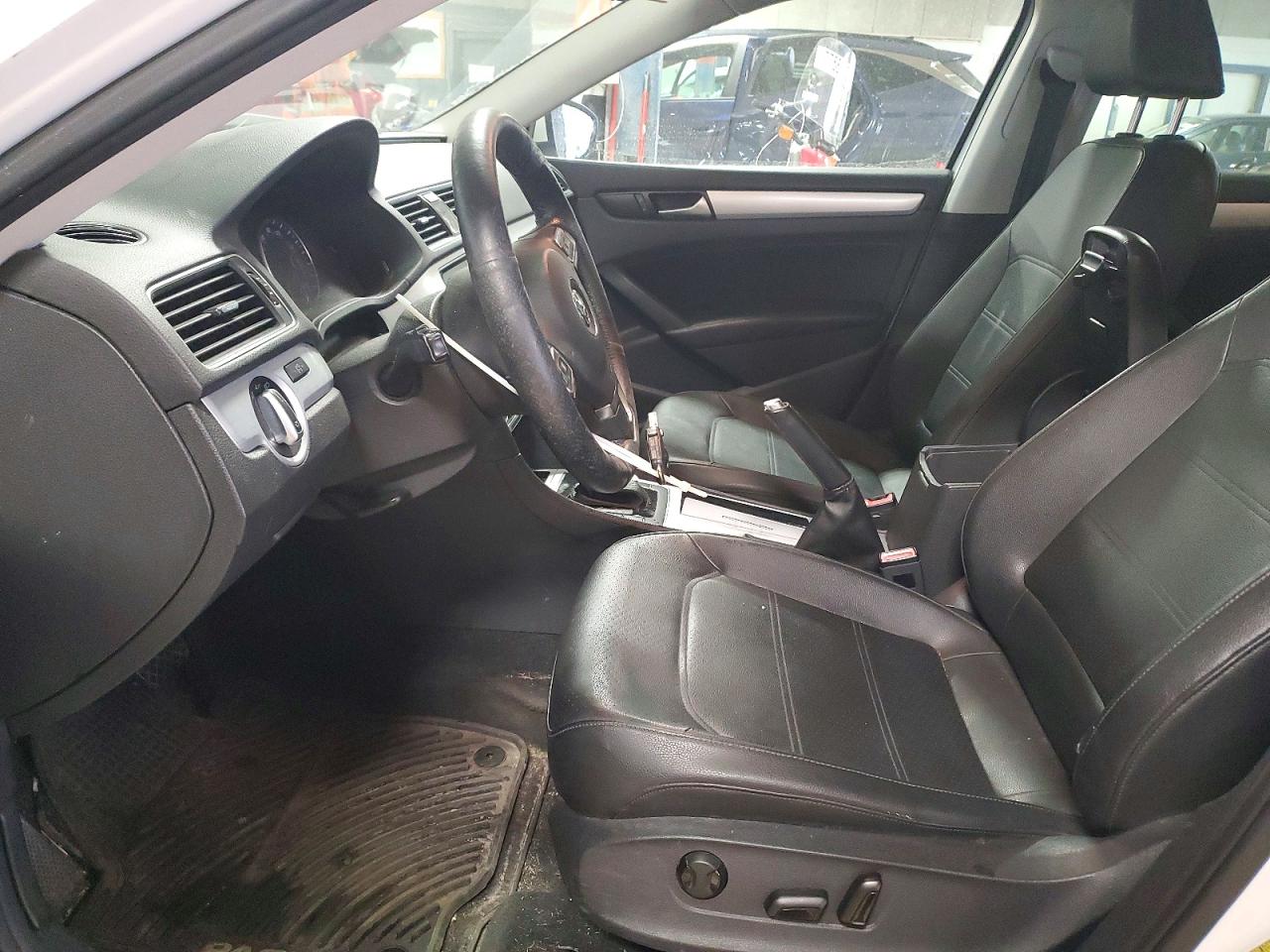 2012 VOLKSWAGEN PASSAT SE photo 7
