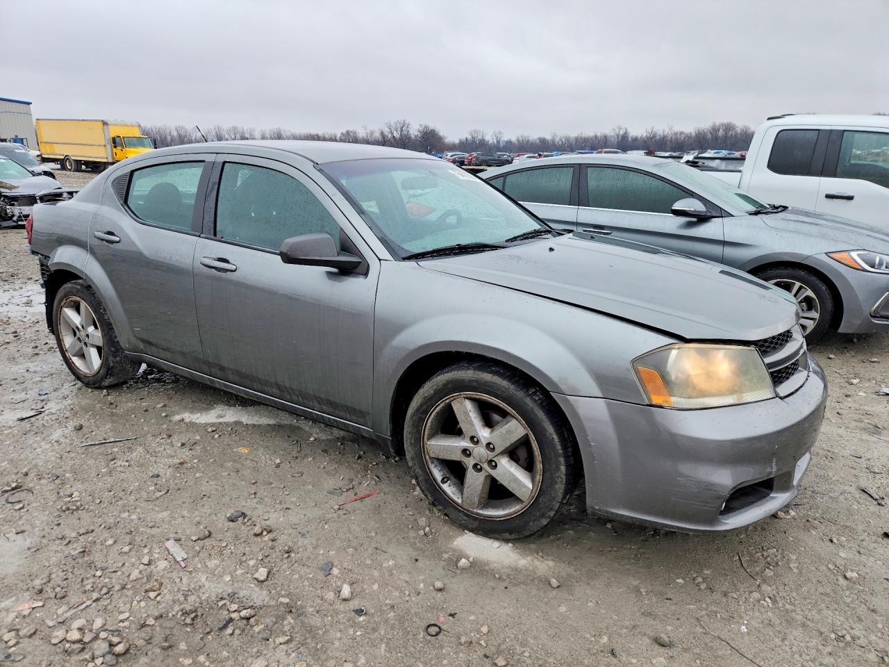 2013 DODGE AVENGER SXT photo 4