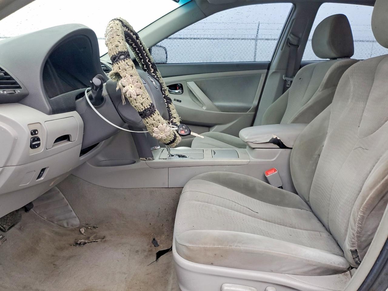 2010 TOYOTA CAMRY LE photo 7