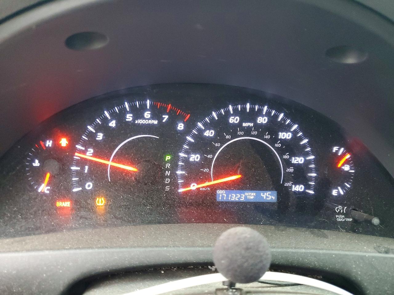 2010 TOYOTA CAMRY LE photo 9
