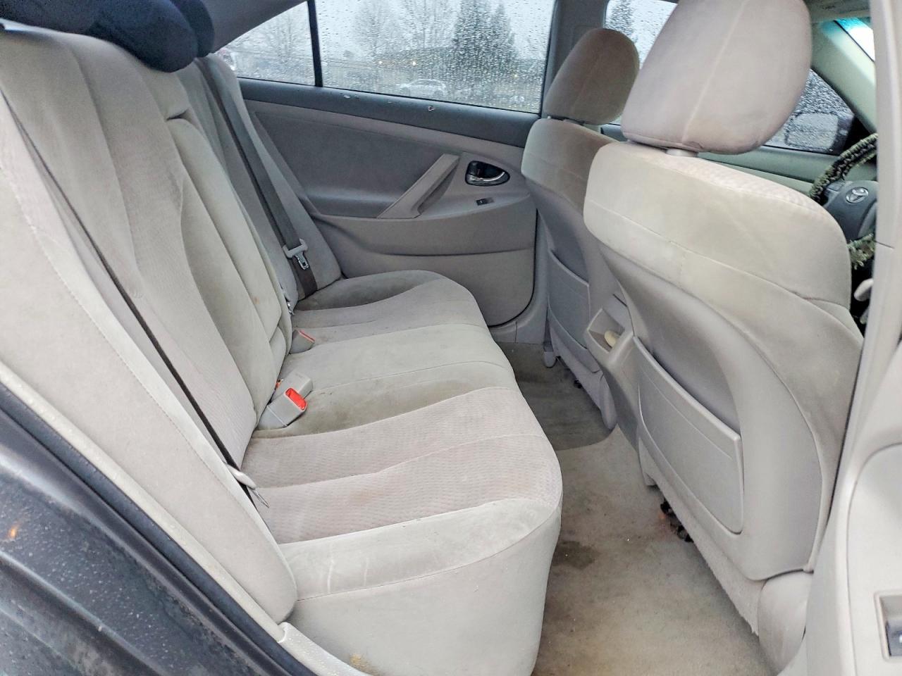 2010 TOYOTA CAMRY LE photo 10