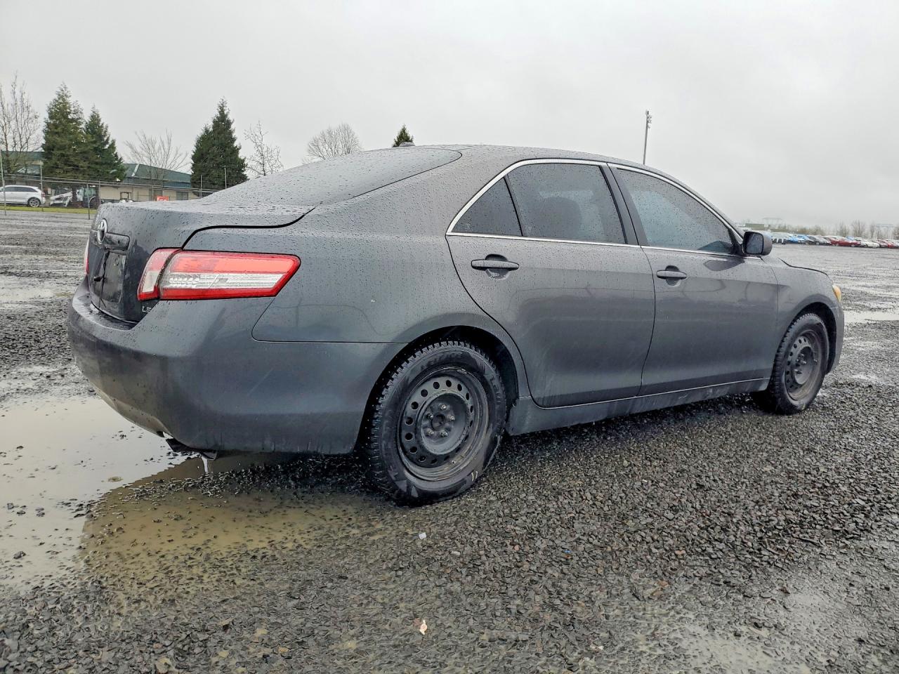 2010 TOYOTA CAMRY LE photo 3