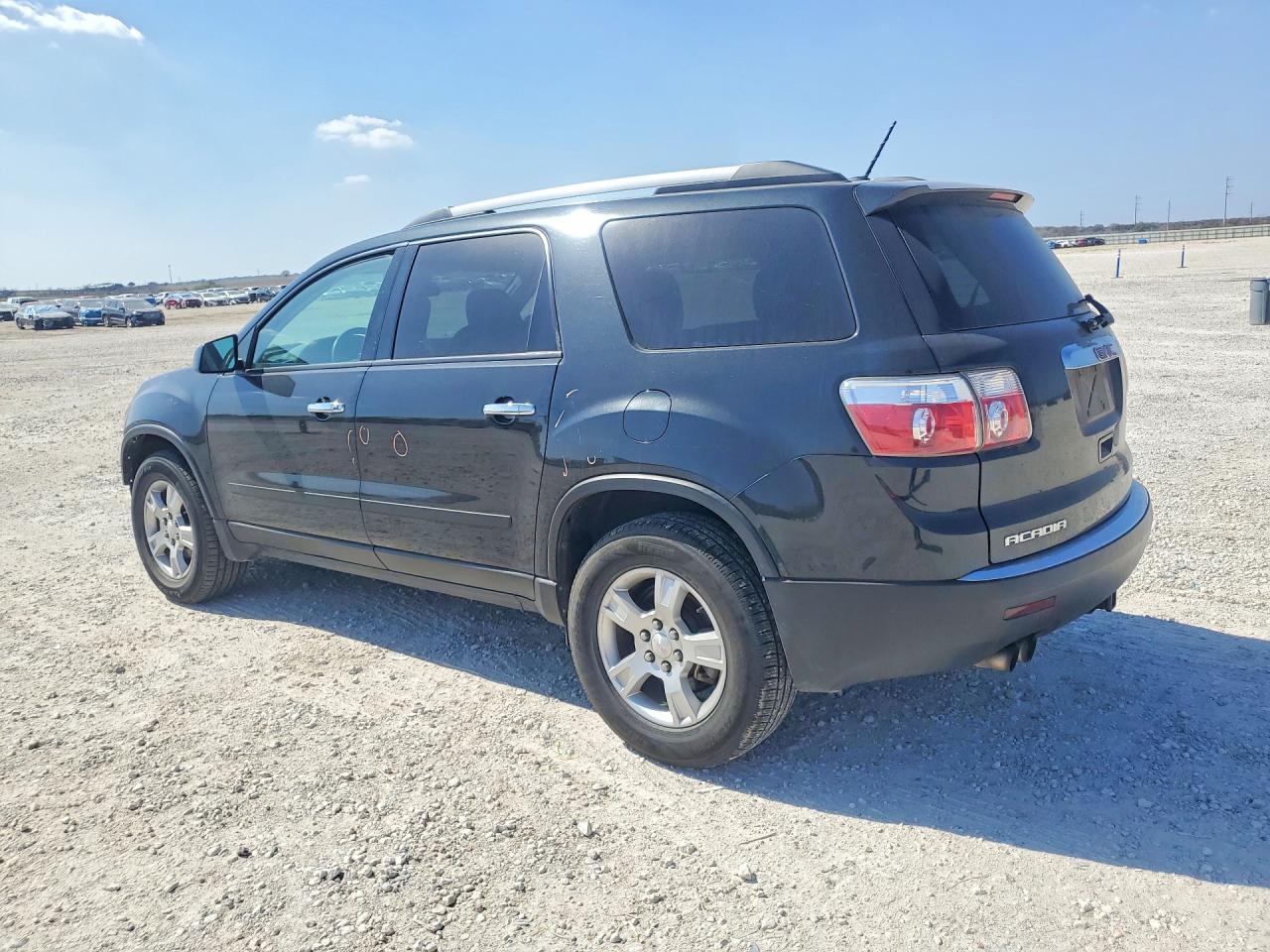 2011 GMC ACADIA SLE photo 3