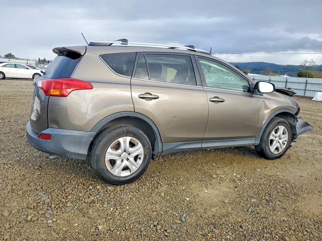 2014 TOYOTA RAV4 LE photo 3