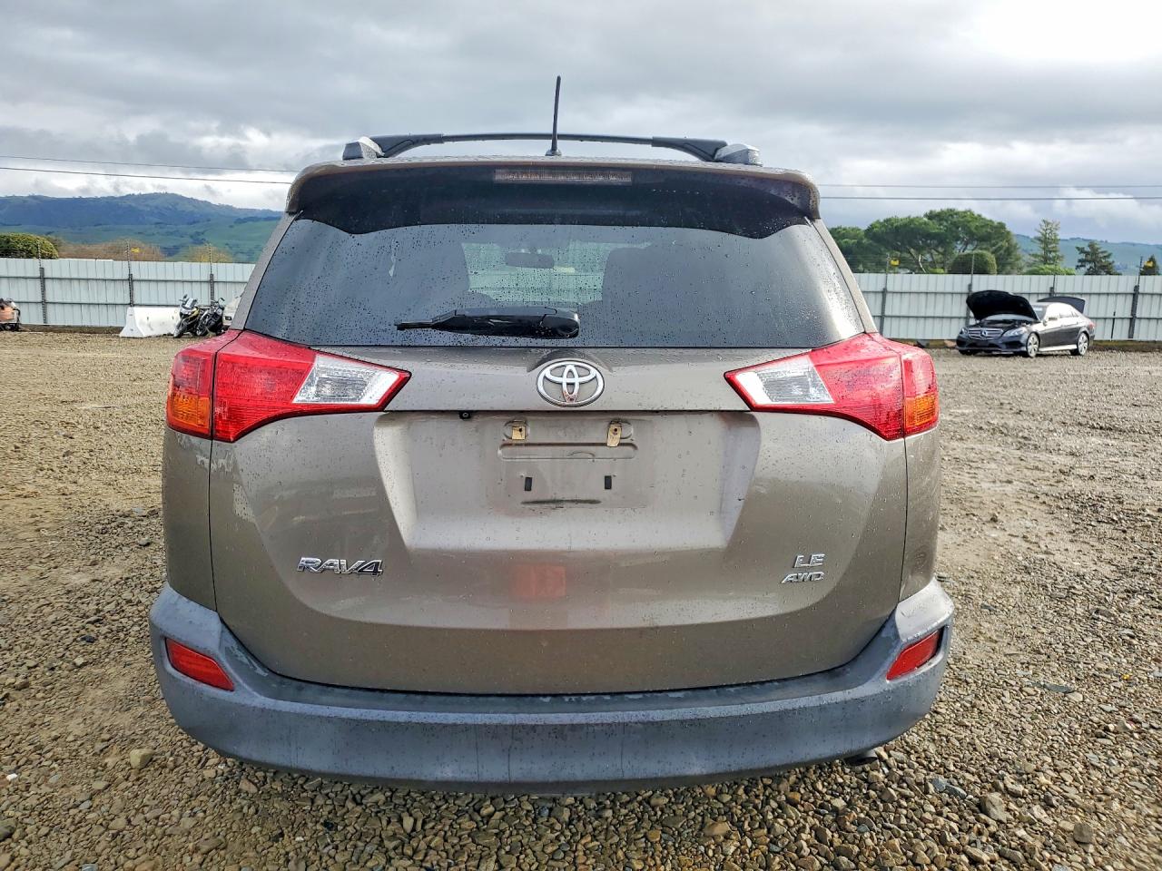2014 TOYOTA RAV4 LE photo 6