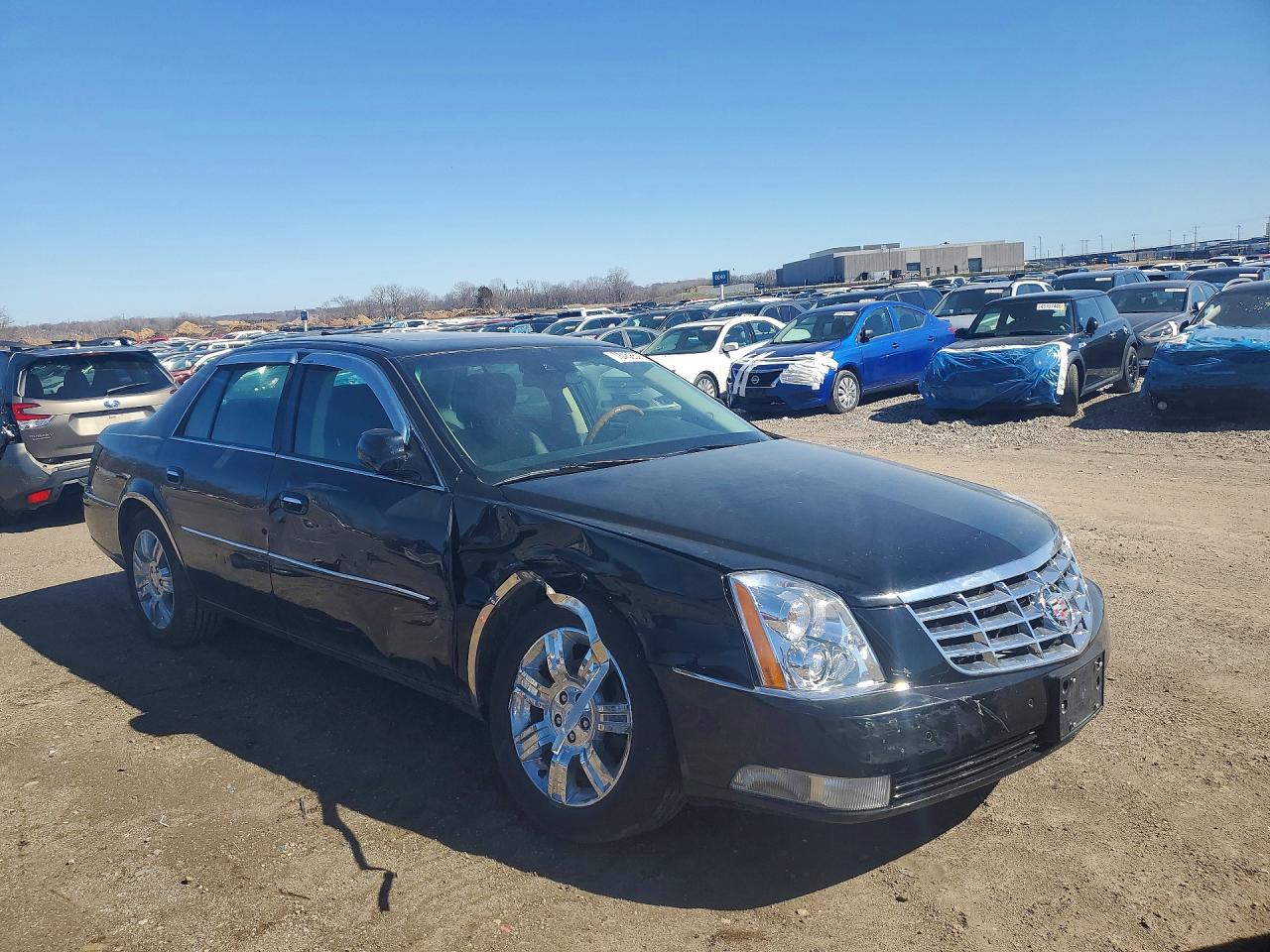 2011 CADILLAC DTS PLATINUM photo 4