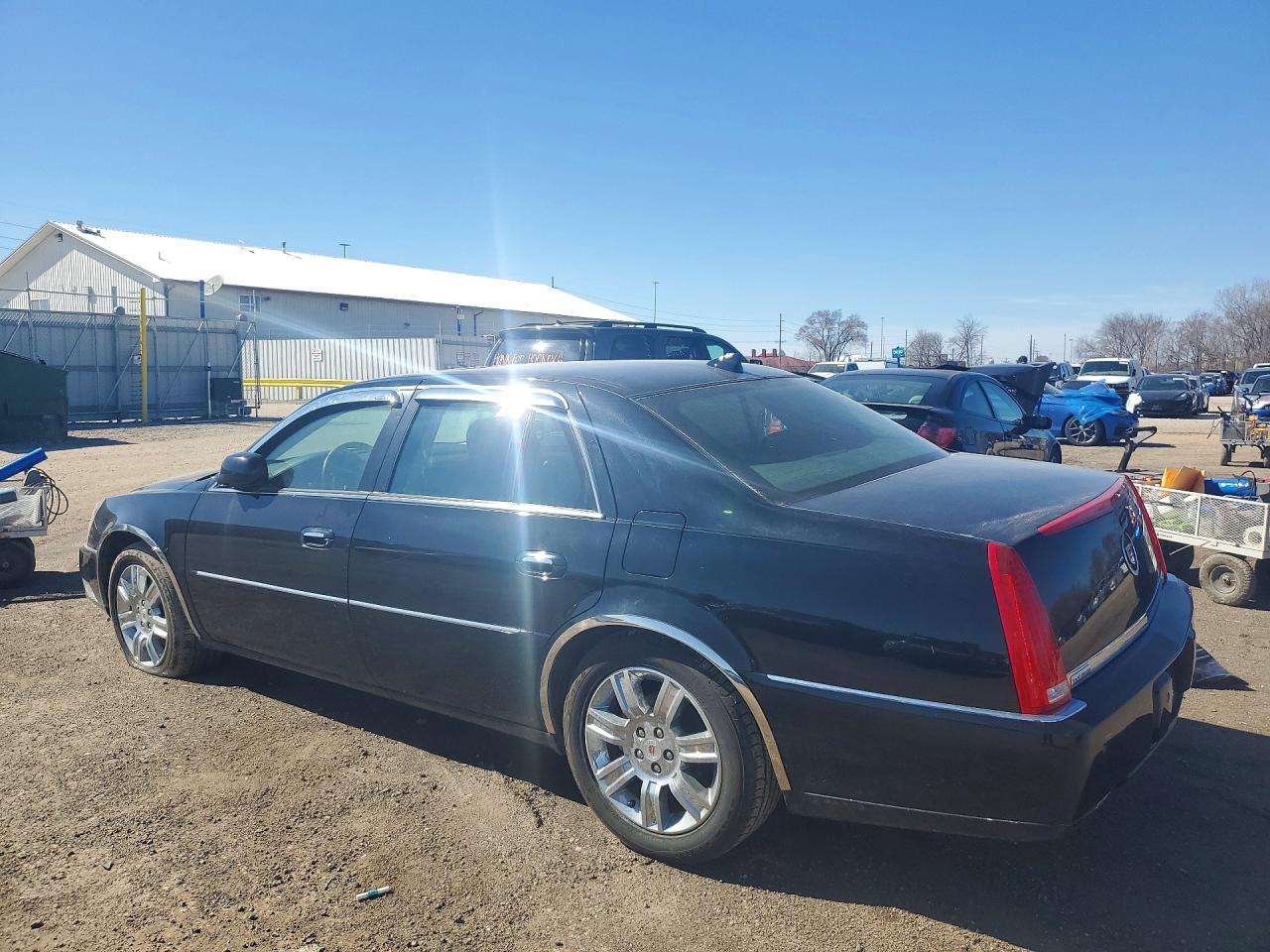 2011 CADILLAC DTS PLATINUM photo 2