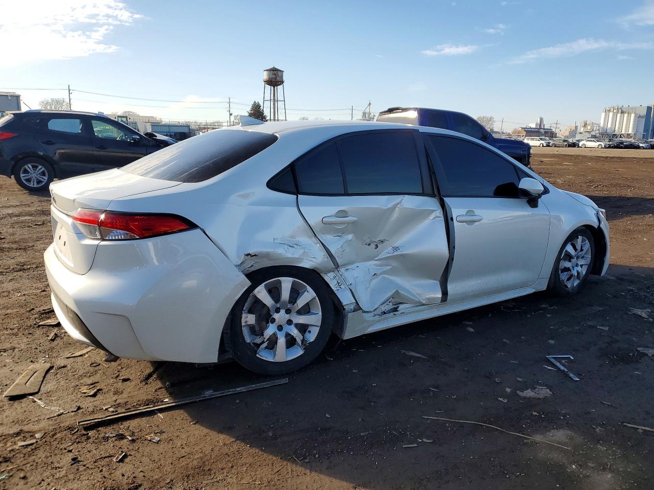 2021 TOYOTA COROLLA LE photo 3