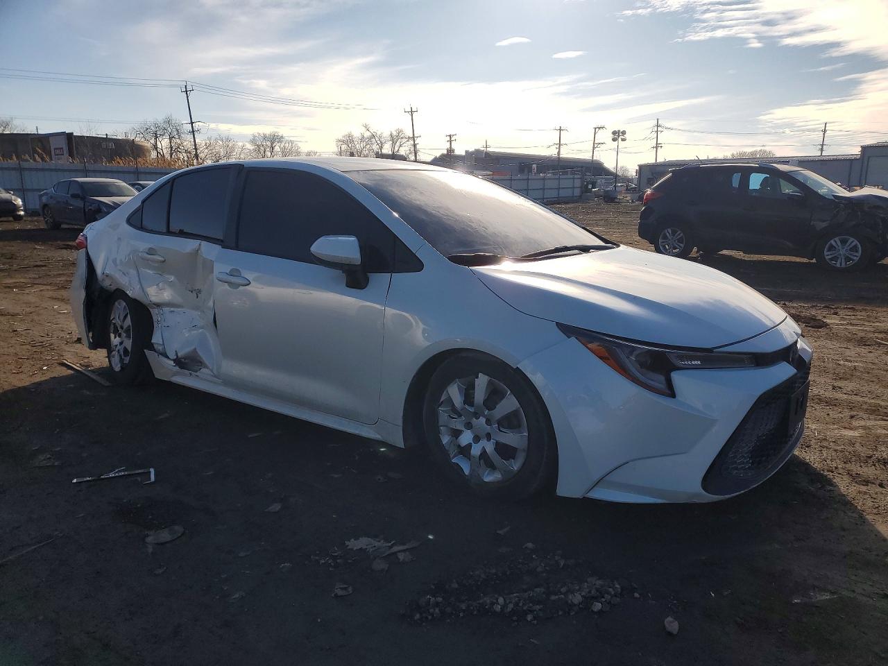 2021 TOYOTA COROLLA LE photo 4
