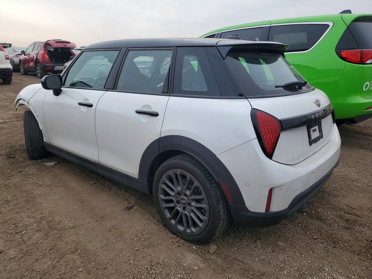2025 MINI COOPER S photo 3