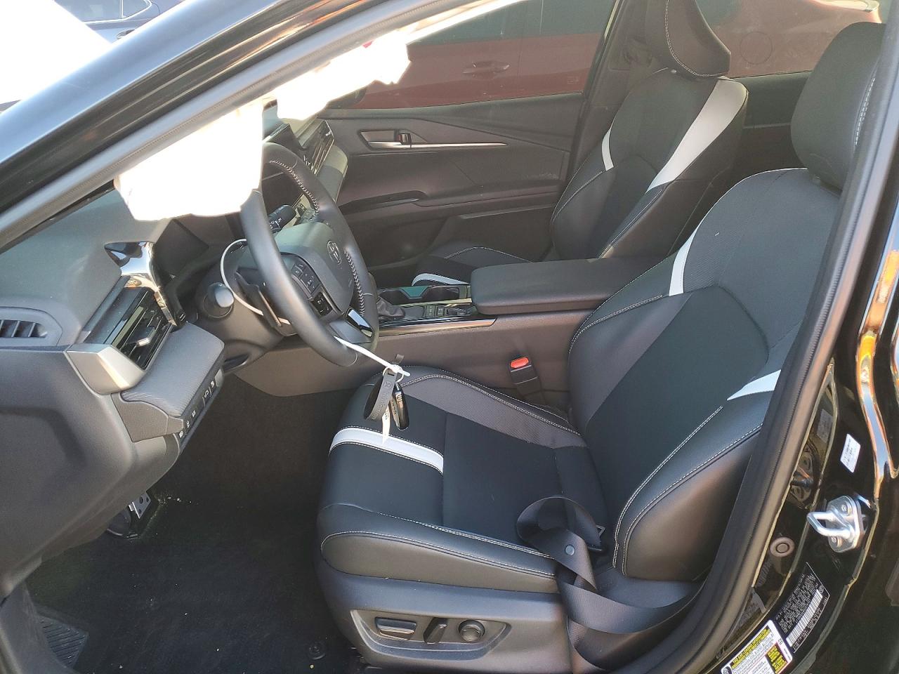 2025 TOYOTA CAMRY SE photo 7