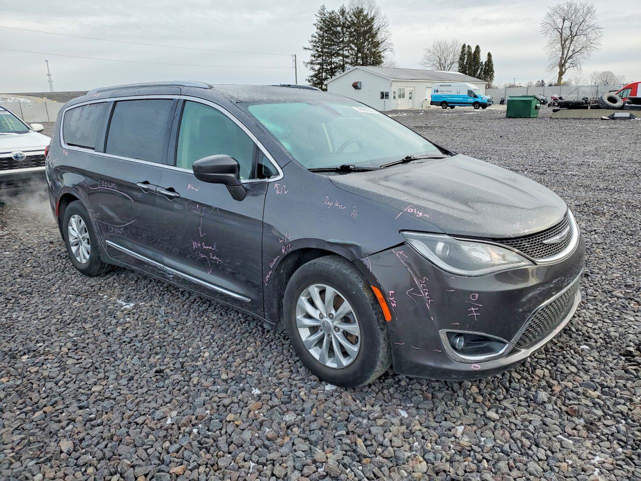 2019 CHRYSLER PACIFICA TOURING L photo 4