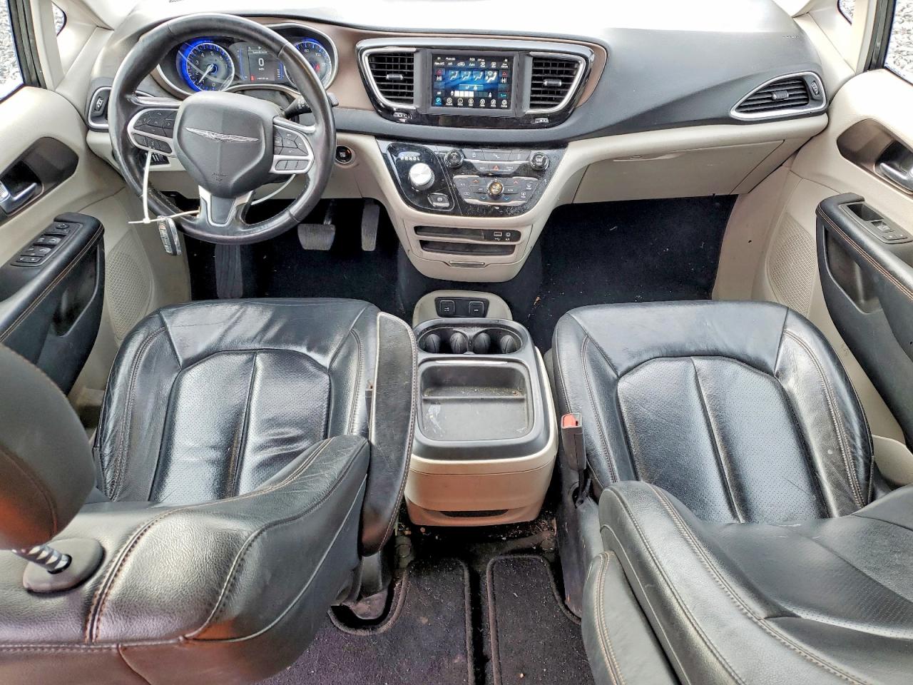 2019 CHRYSLER PACIFICA TOURING L photo 8