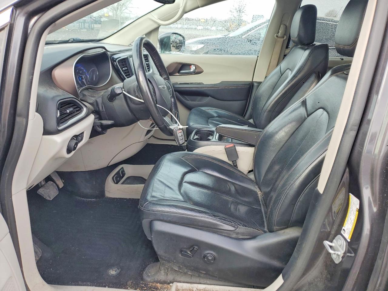 2019 CHRYSLER PACIFICA TOURING L photo 7