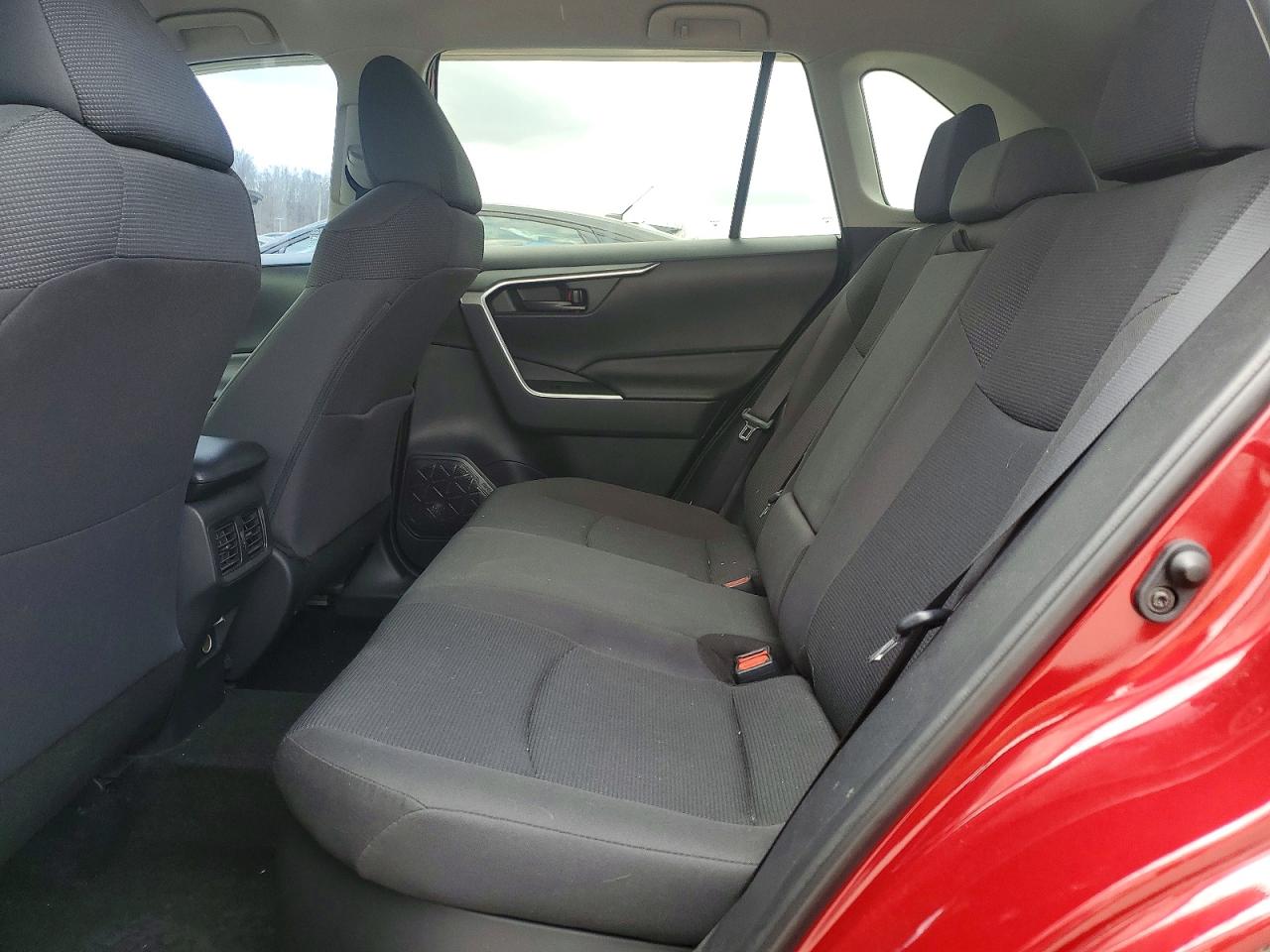 2019 TOYOTA RAV4 LE photo 11