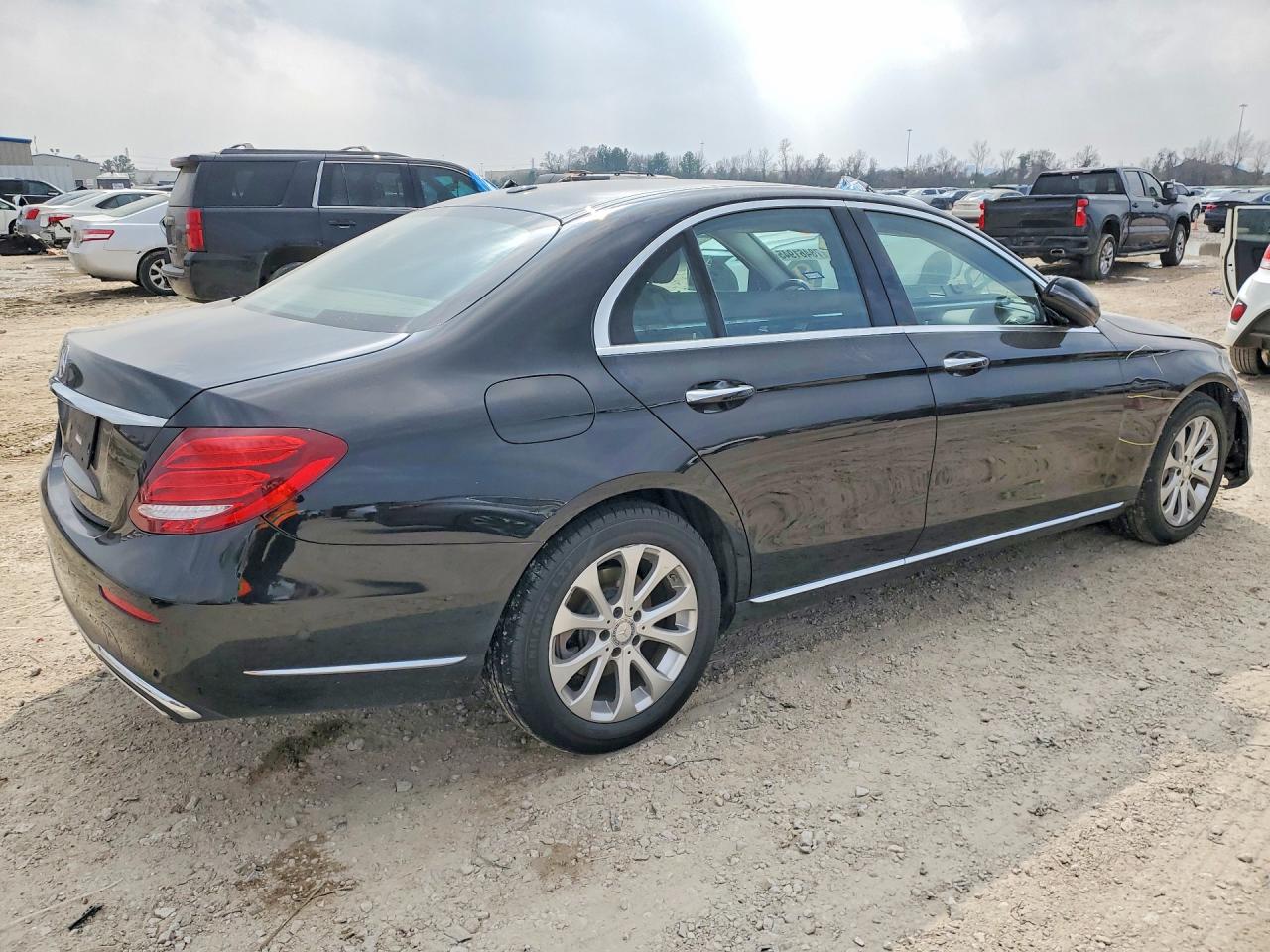 2017 MERCEDES-BENZ E 300 photo 5
