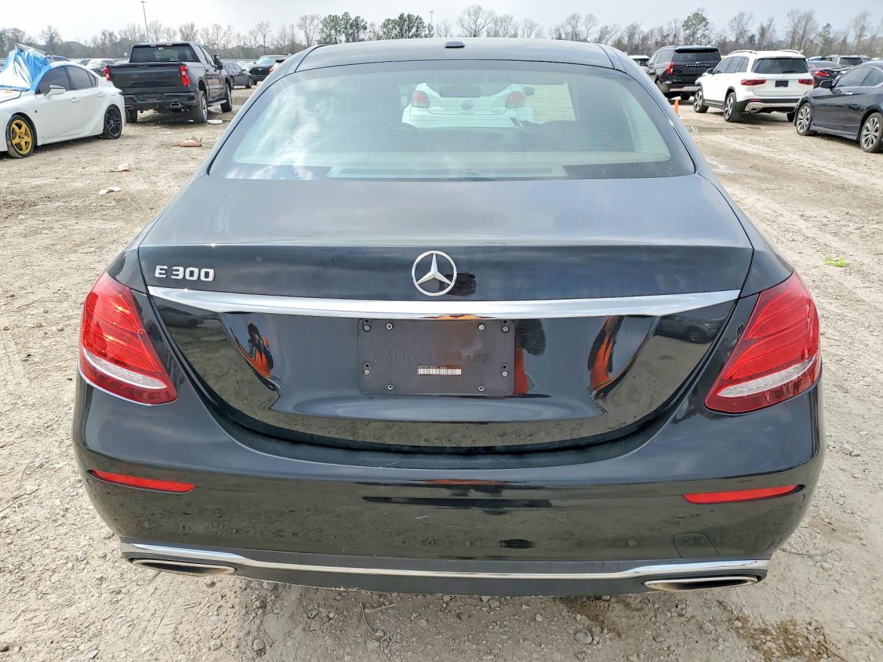 2017 MERCEDES-BENZ E 300 photo 11
