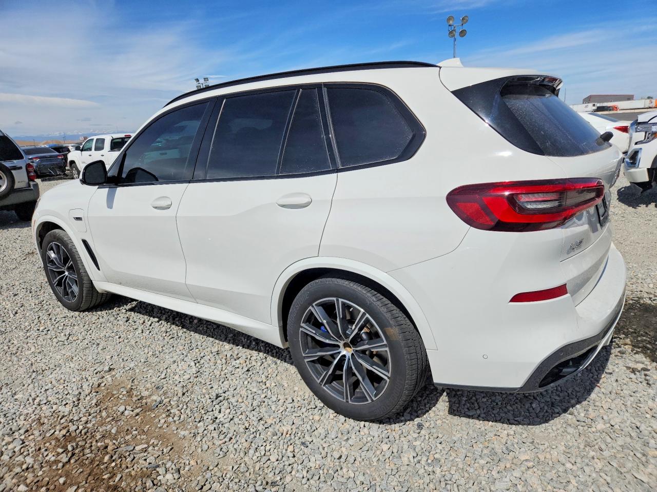 2022 BMW X5 XDRIVE45E photo 3