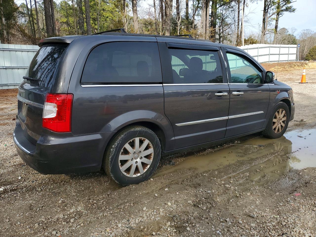 2015 CHRYSLER TOWN & COUNTRY TOURING photo 5