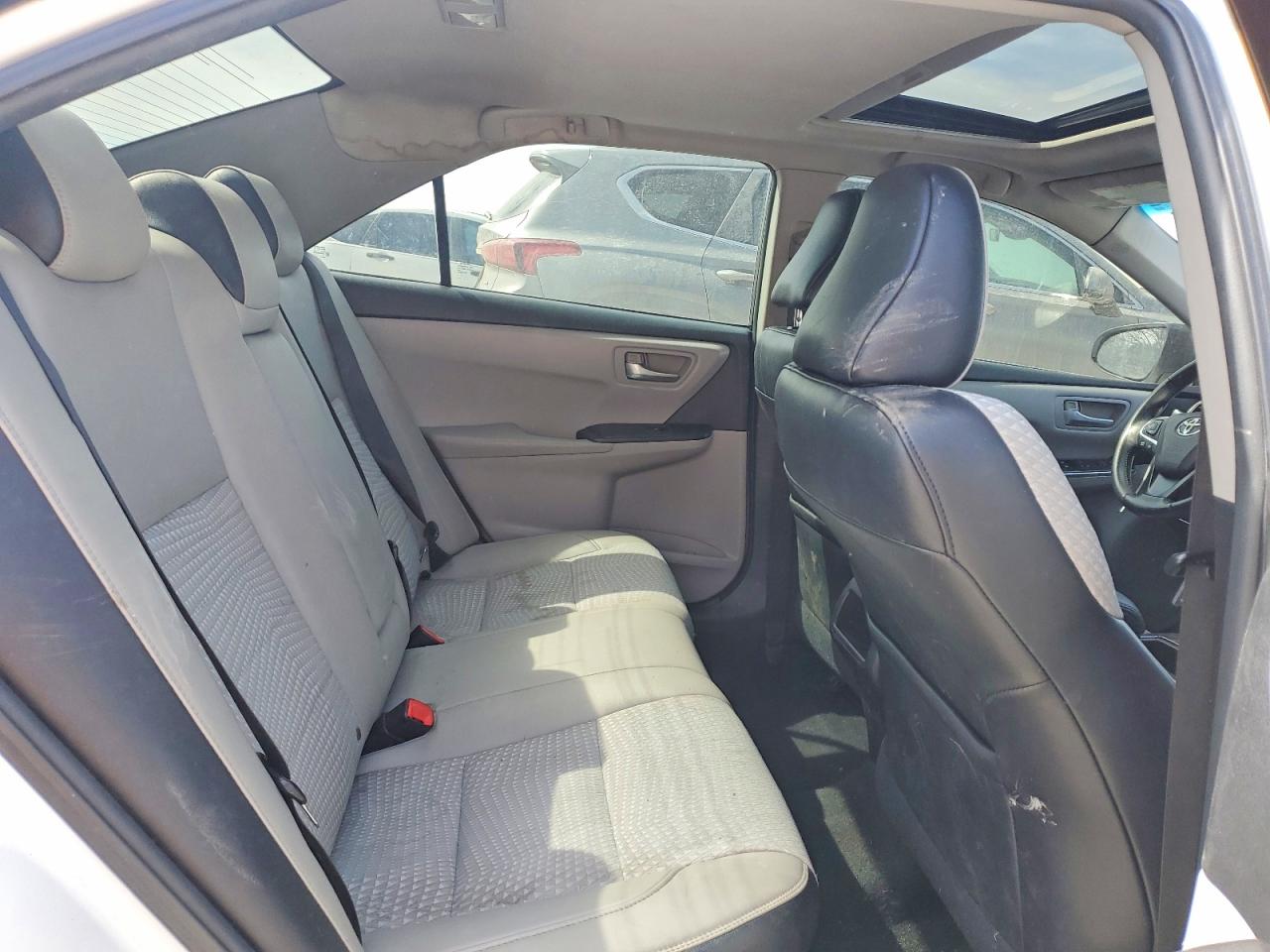 2015 TOYOTA CAMRY LE photo 19