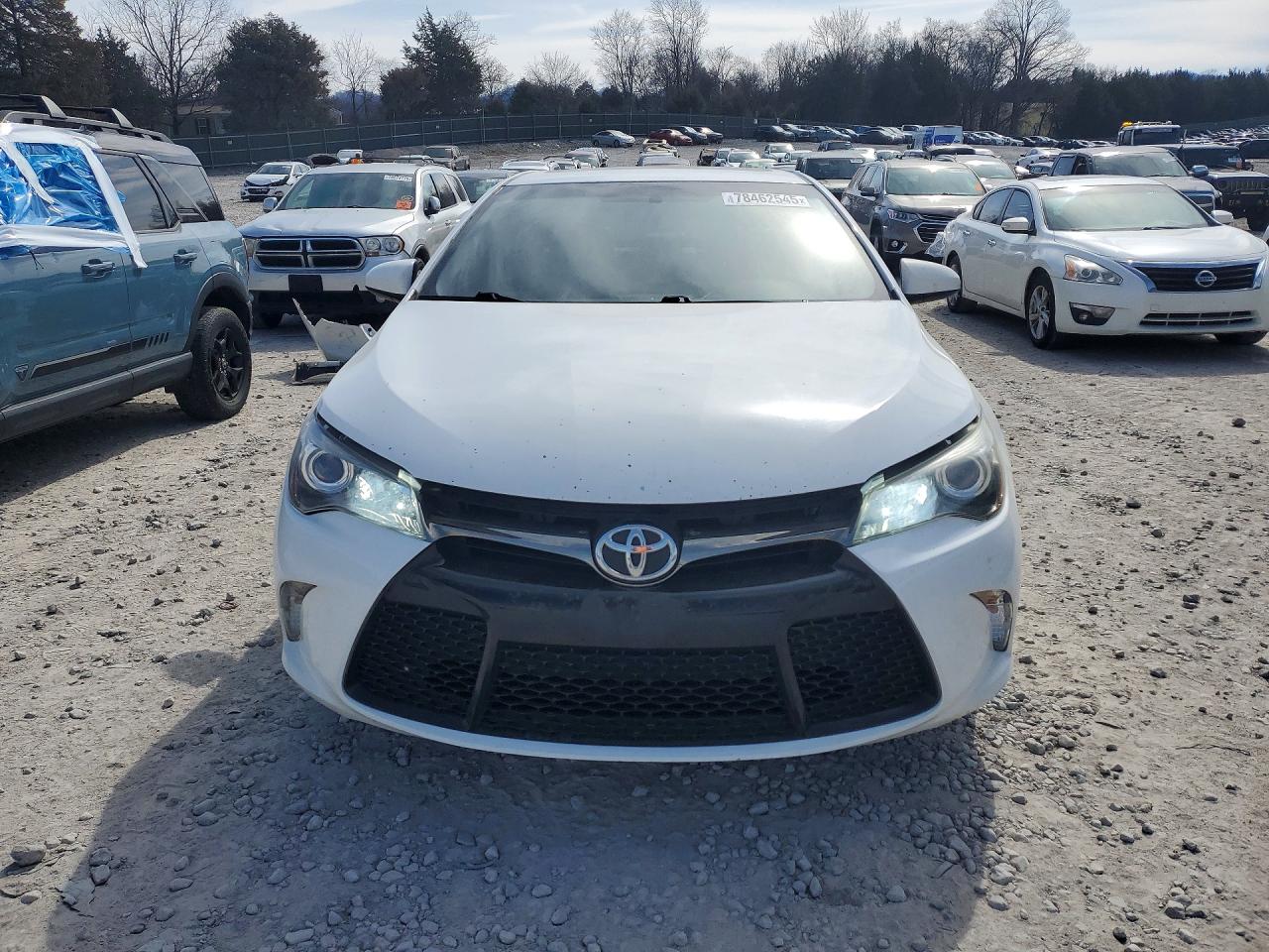 2015 TOYOTA CAMRY LE photo 9