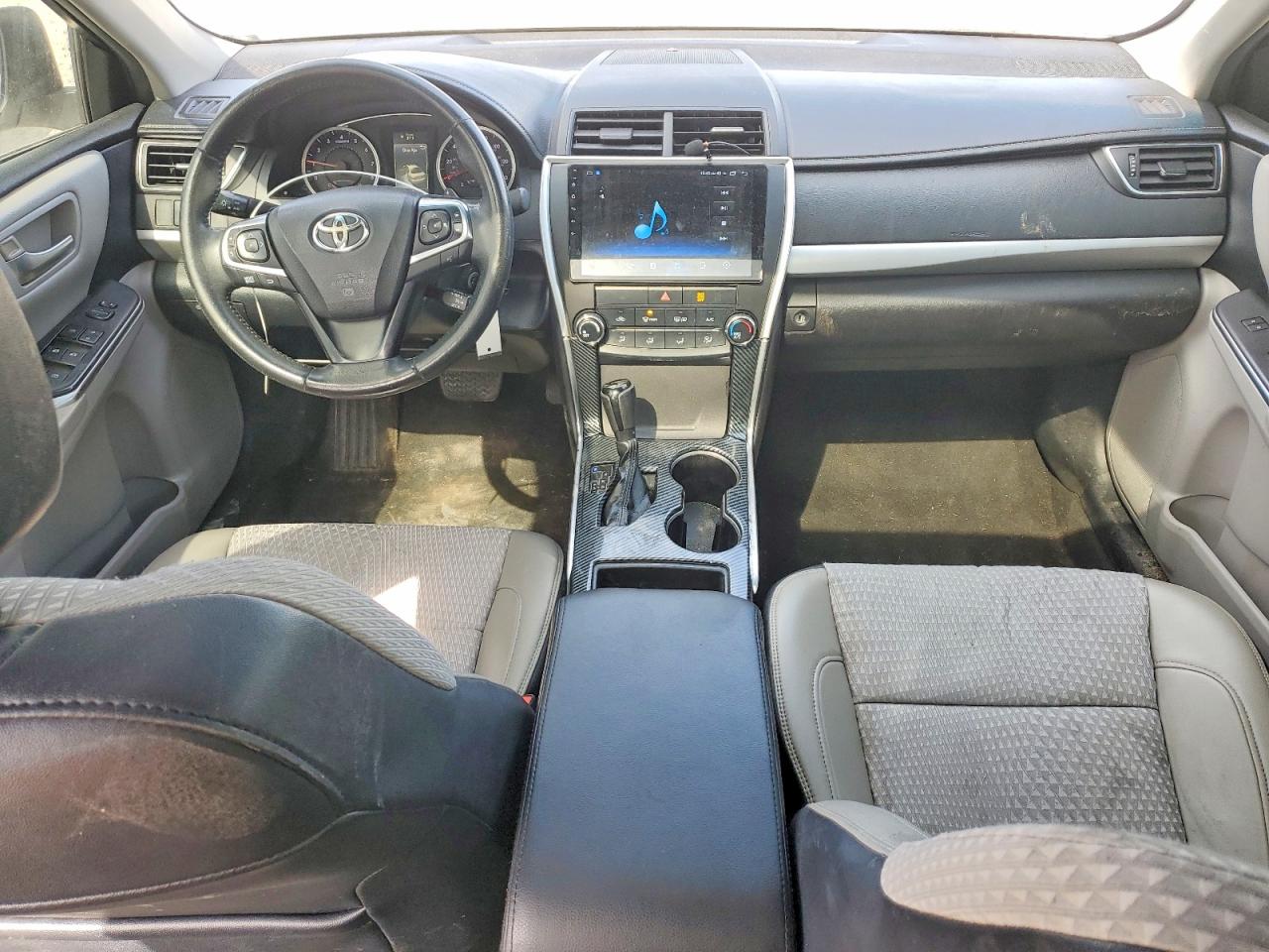 2015 TOYOTA CAMRY LE photo 15