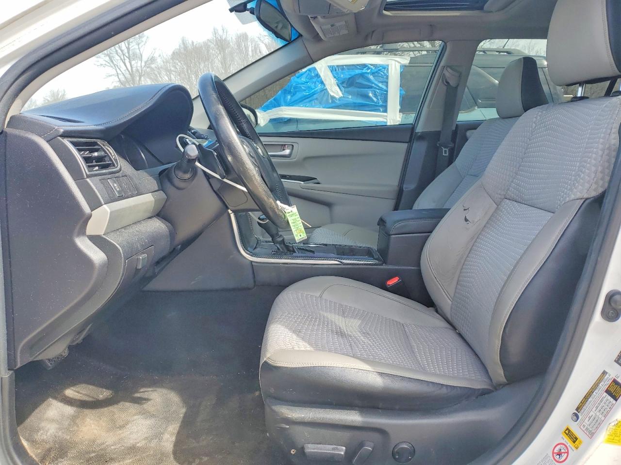 2015 TOYOTA CAMRY LE photo 13