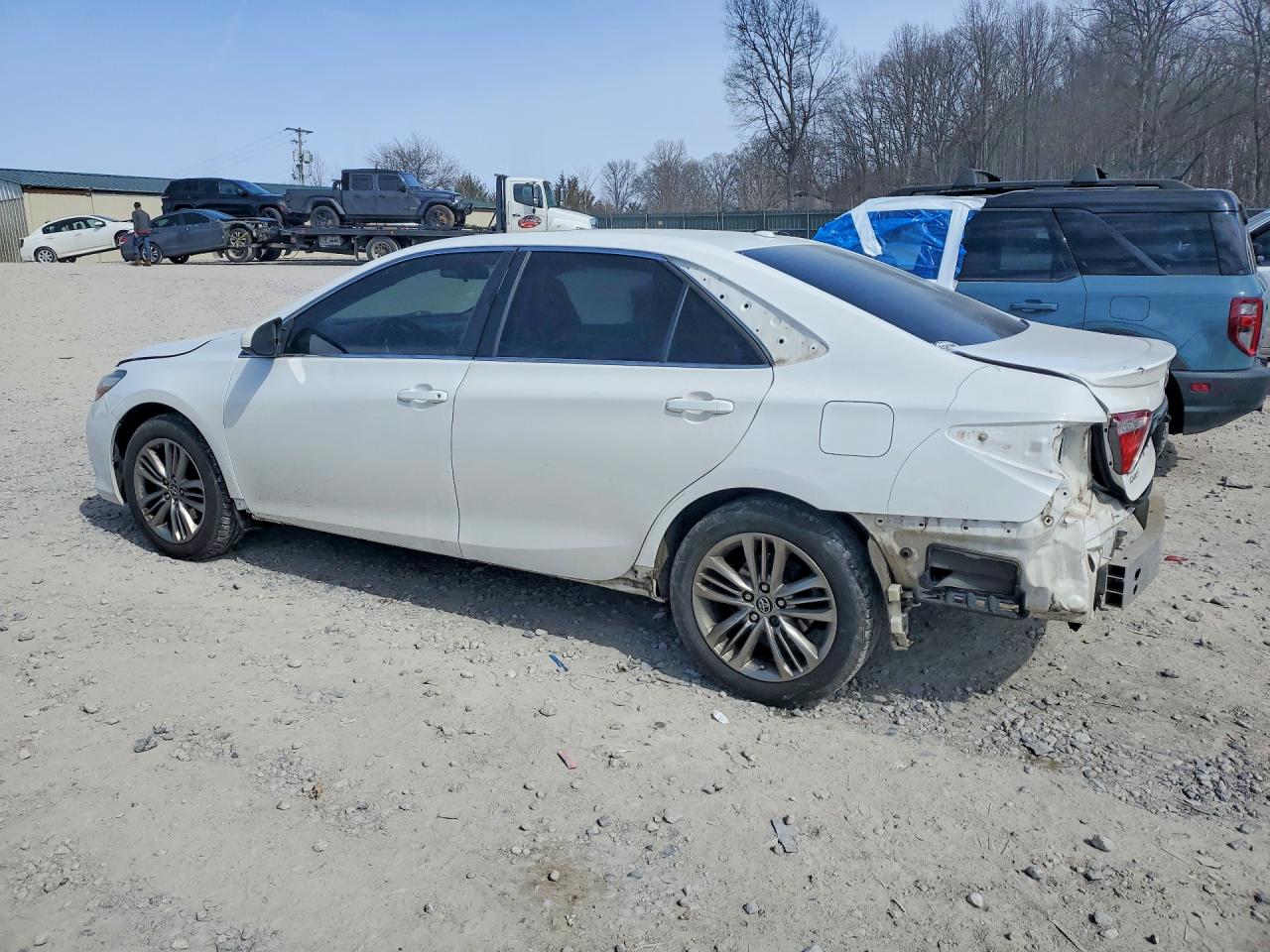 2015 TOYOTA CAMRY LE photo 3