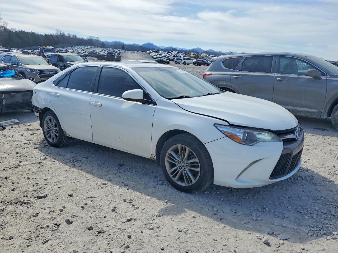 2015 TOYOTA CAMRY LE photo 7