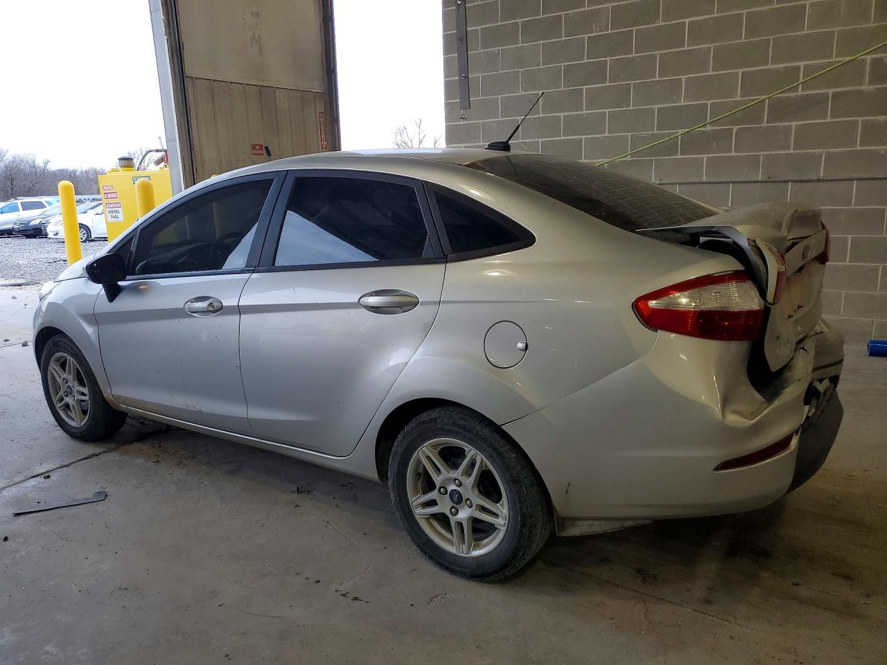 2019 FORD FIESTA SE photo 2