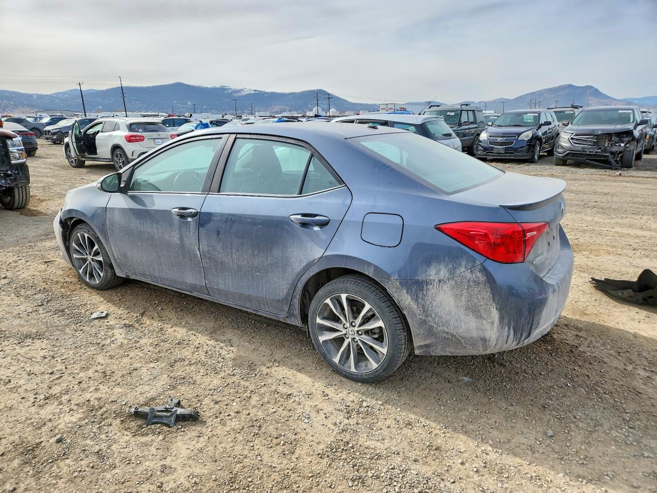 2018 TOYOTA COROLLA L photo 3