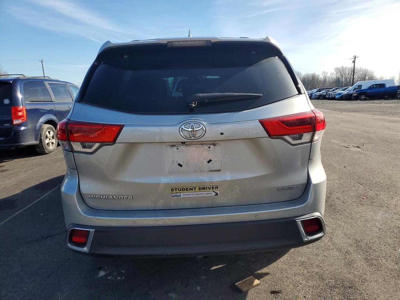 2019 TOYOTA HIGHLANDER LIMITED photo 11