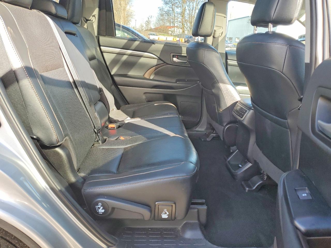 2019 TOYOTA HIGHLANDER LIMITED photo 21